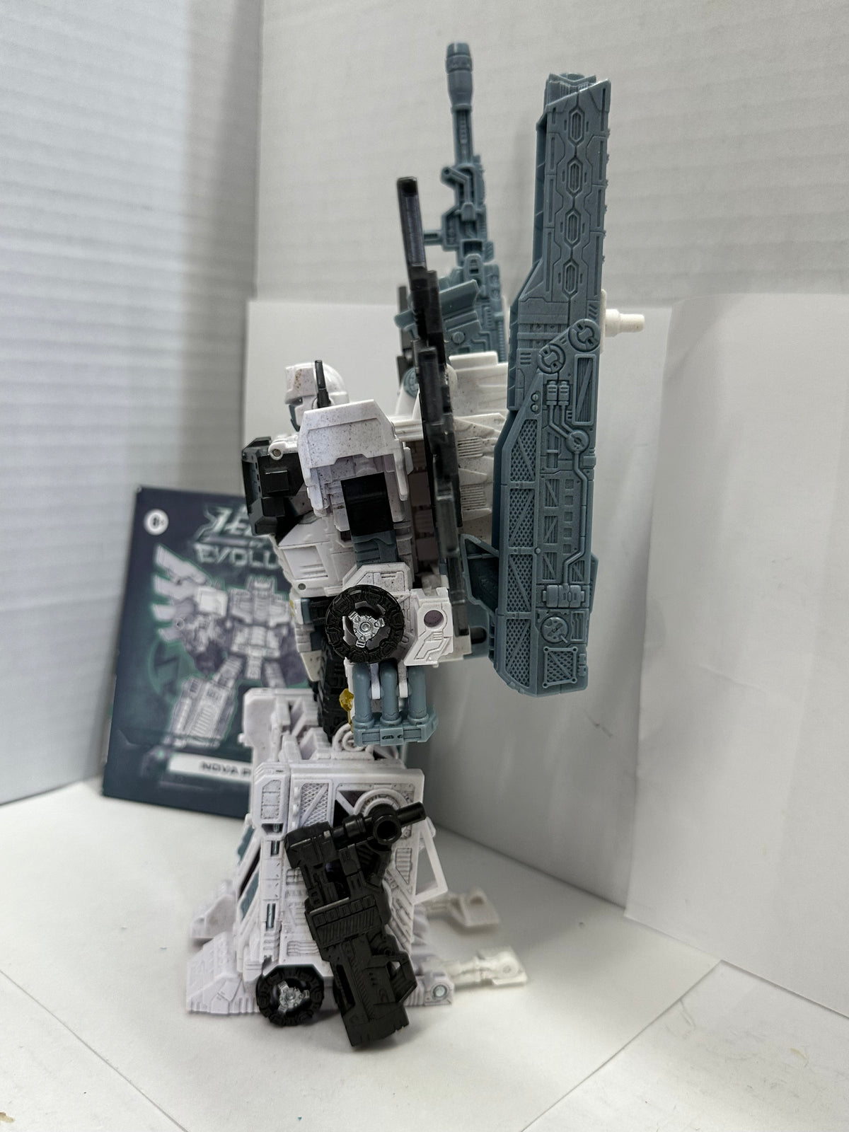Transformers Legacy Evolution Nova Prime complete Hasbro Leader Class Loose