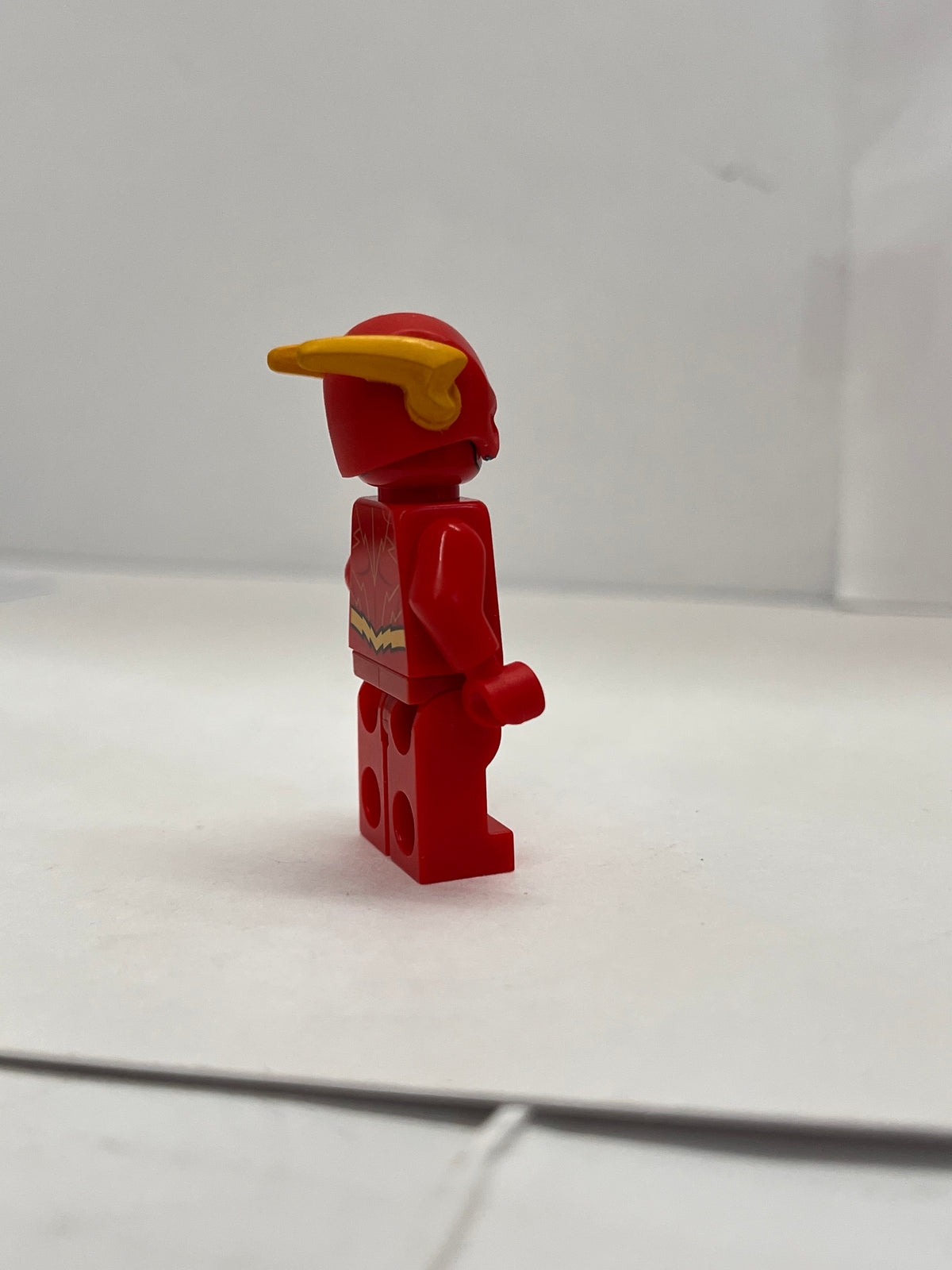 LEGO DC Super Heroes The Flash Gold Outlines on Chest sh0473 Minifigure