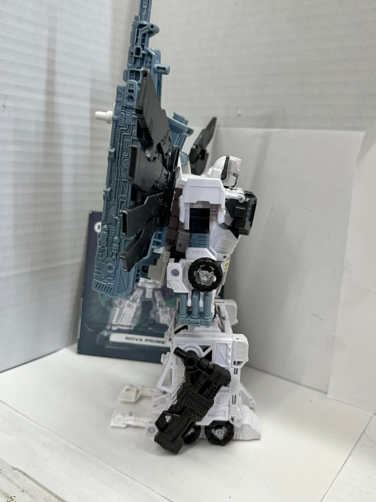 Transformers Legacy Evolution Nova Prime complete Hasbro Leader Class Loose