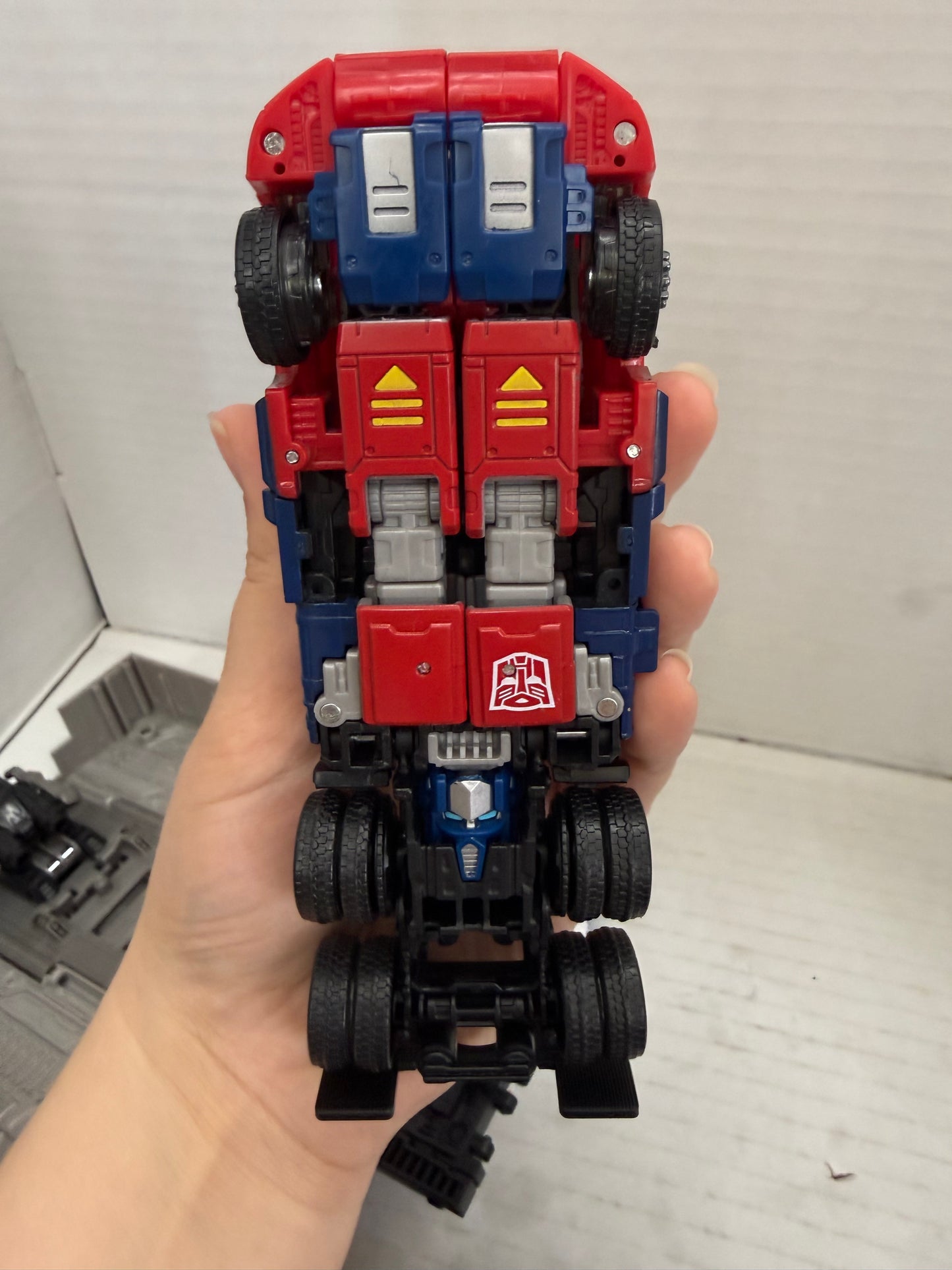Transformers Volvo VNR Optimus Prime Collaborative Figure Complete Leader Class