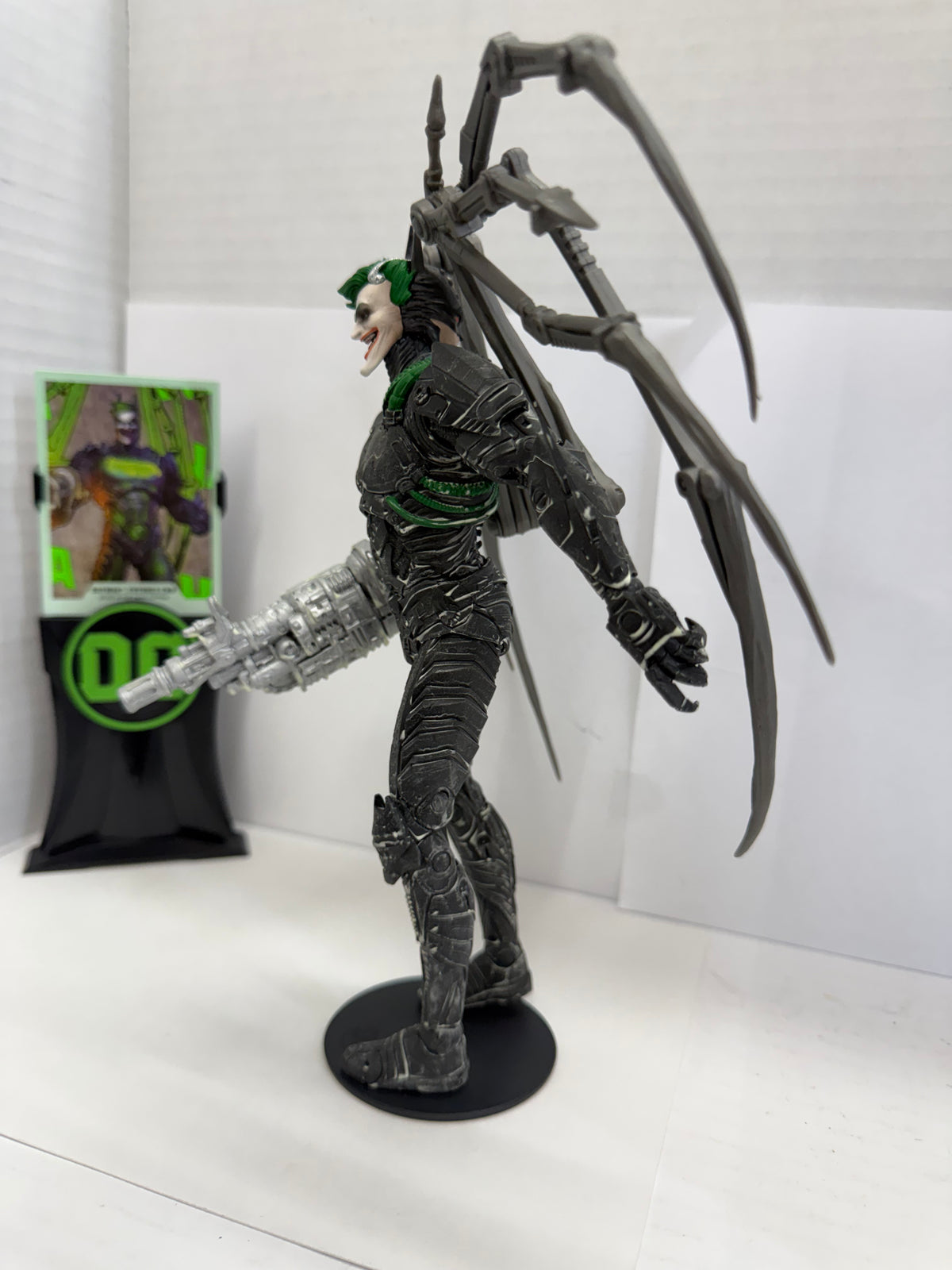 DC Multiverse Batman: Futures End Glow in The Dark Edition 7in Batman Joker Gold