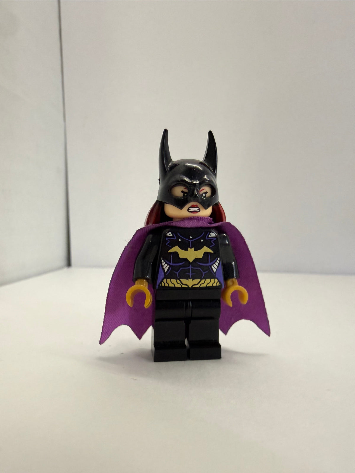 LEGO DC Super Heroes Batgirl Minifigure Batman Lavender Cape sh0092