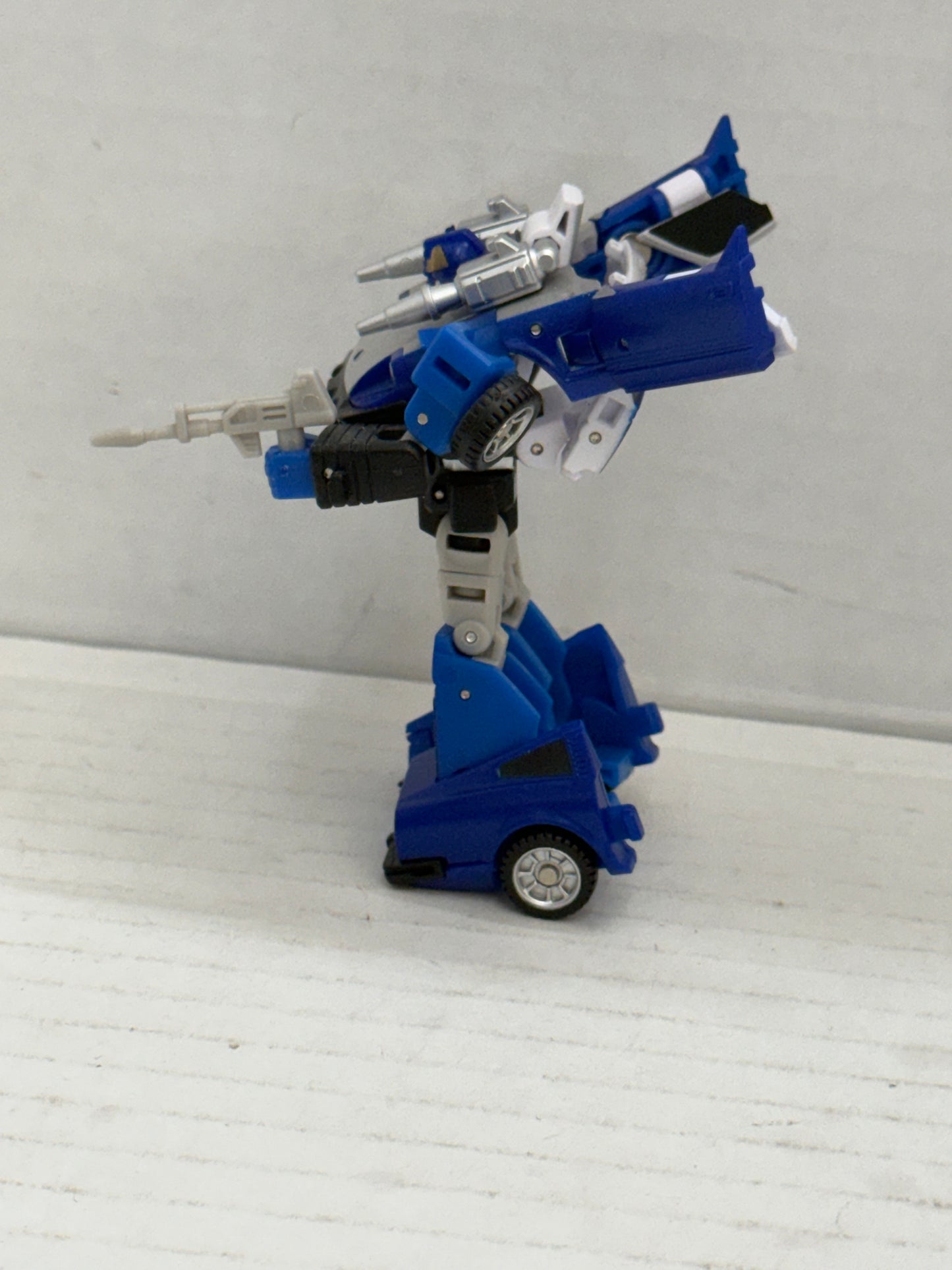 Collection  Newage Toys H3B KITT H3B Bluestreak Action Figure Loose Complete