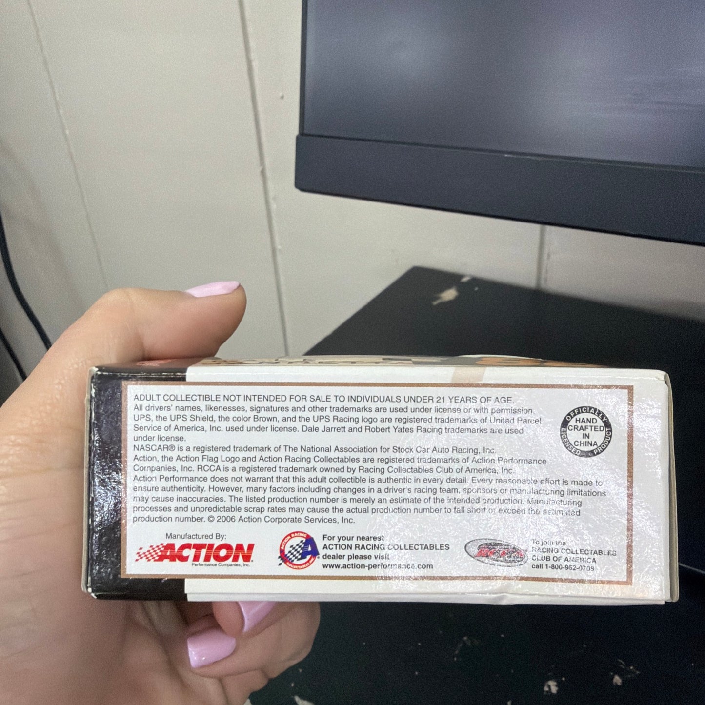 2005 1/64 #88 DALE JARRETT UPS WINNERS CIRCLE FORD W/HOOD MAGNET