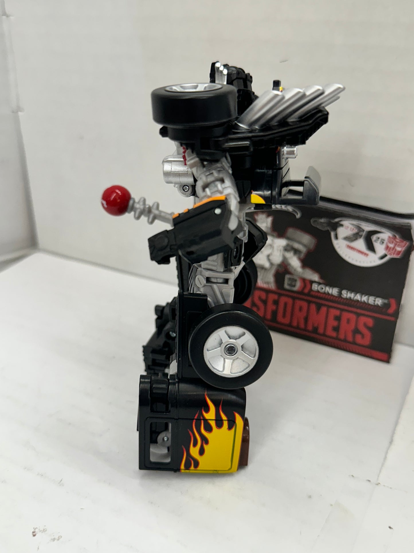 2025 Transformers X Hot Wheels Collaborative Deluxe Class Bone Shaker COMPLETE