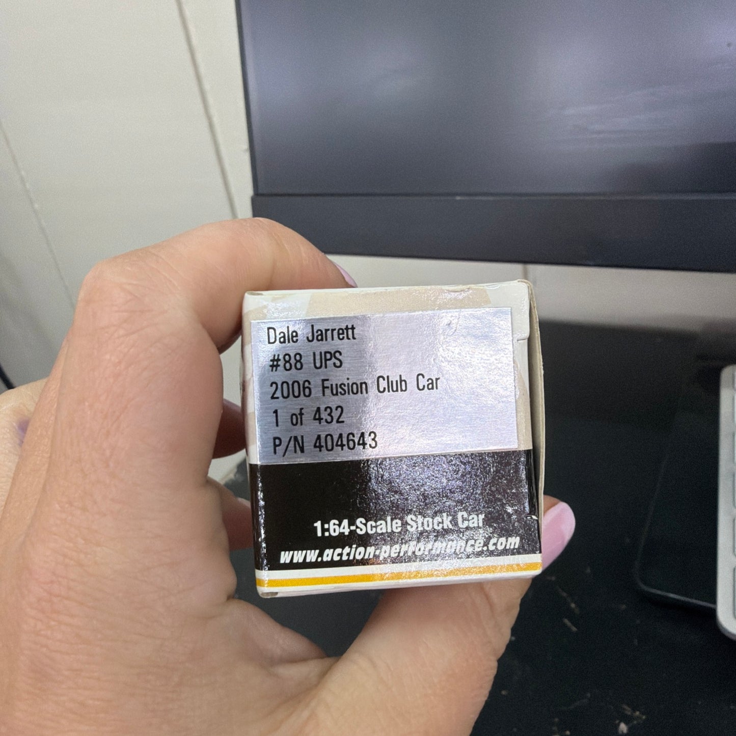 2005 1/64 #88 DALE JARRETT UPS WINNERS CIRCLE FORD W/HOOD MAGNET