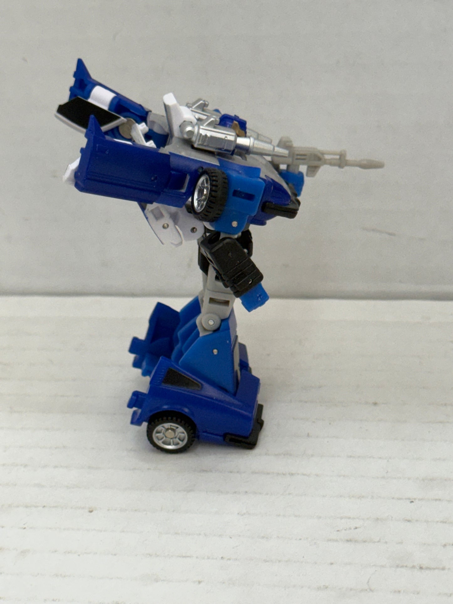 Collection  Newage Toys H3B KITT H3B Bluestreak Action Figure Loose Complete