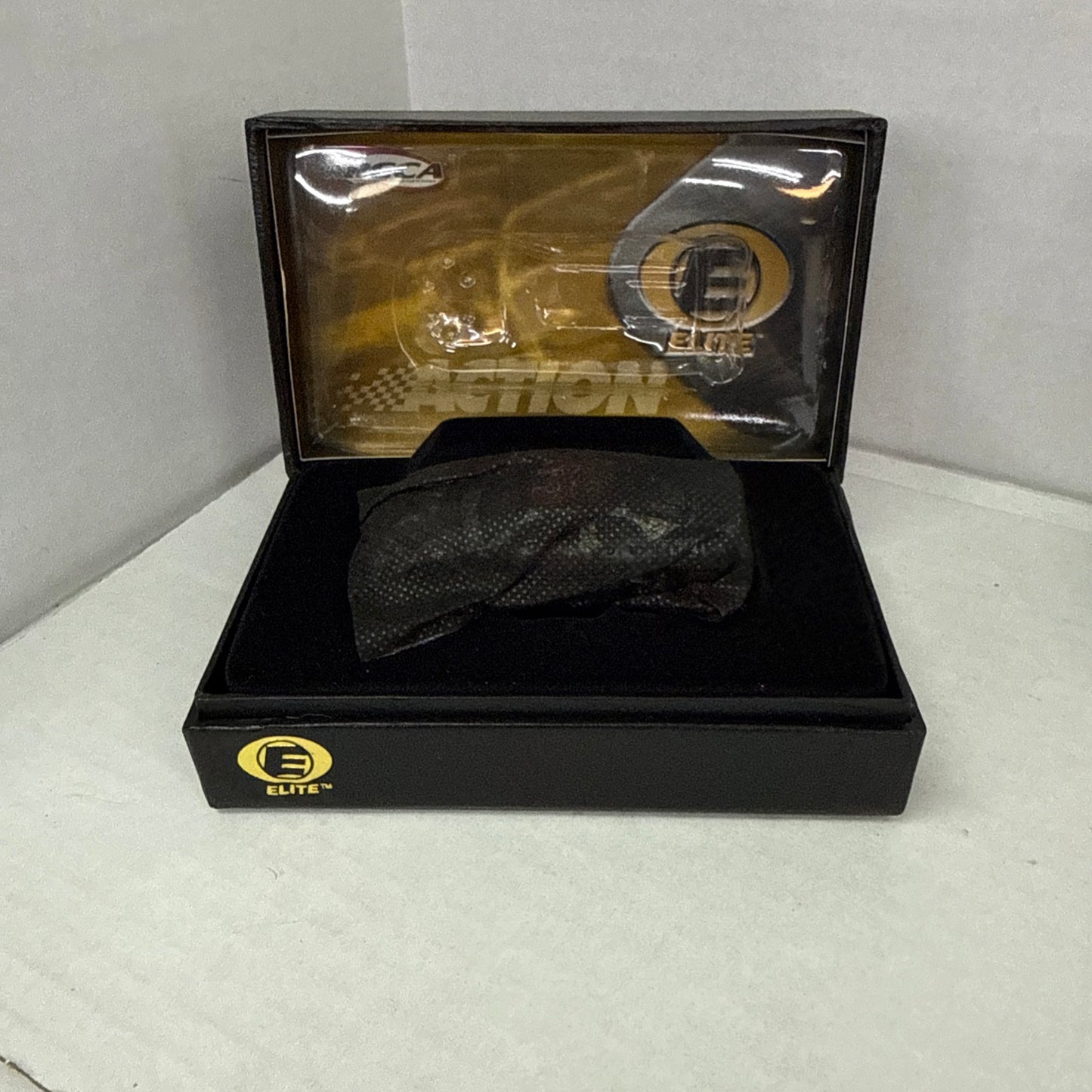 Action RCCA Elite 1/64 Elliott Sadler #38 M&ms 2005 Taurus Elite