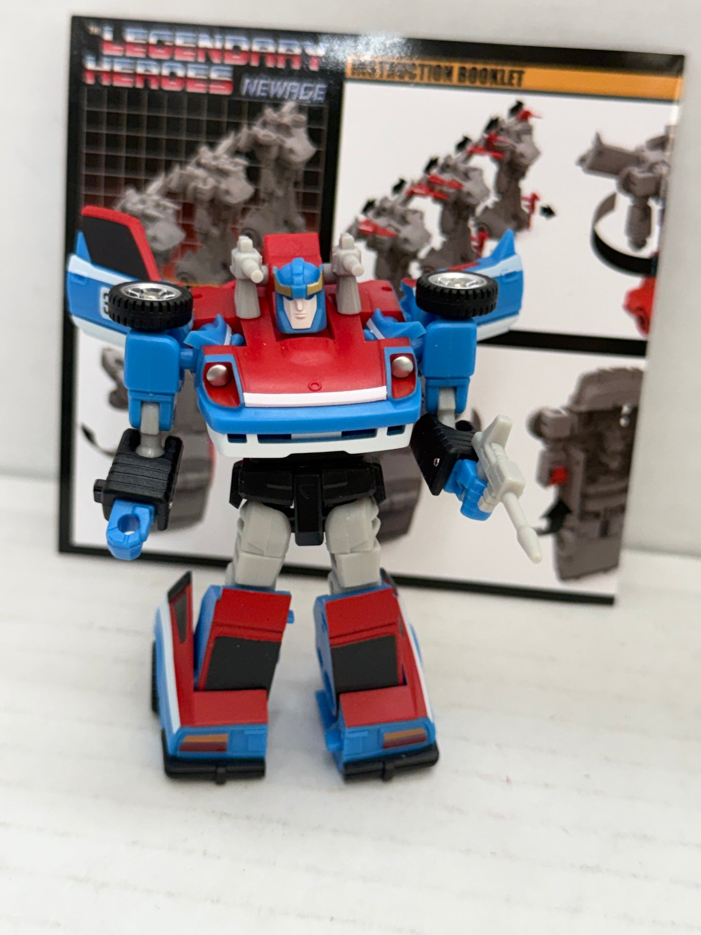 NewAge Toys NA H5 Maverick ‘Smokescreen’ Mini Robot