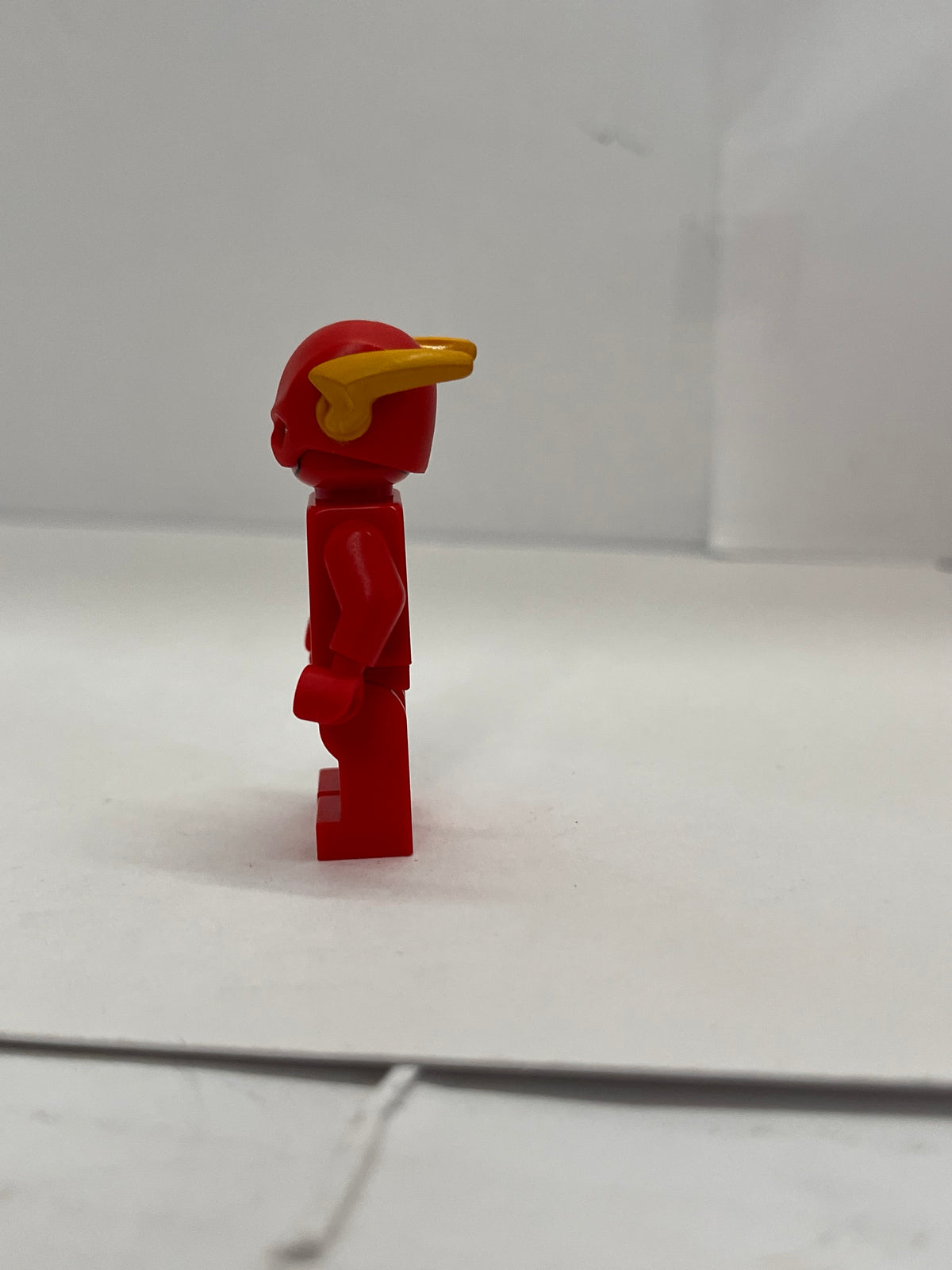 LEGO DC Super Heroes The Flash Gold Outlines on Chest sh0473 Minifigure