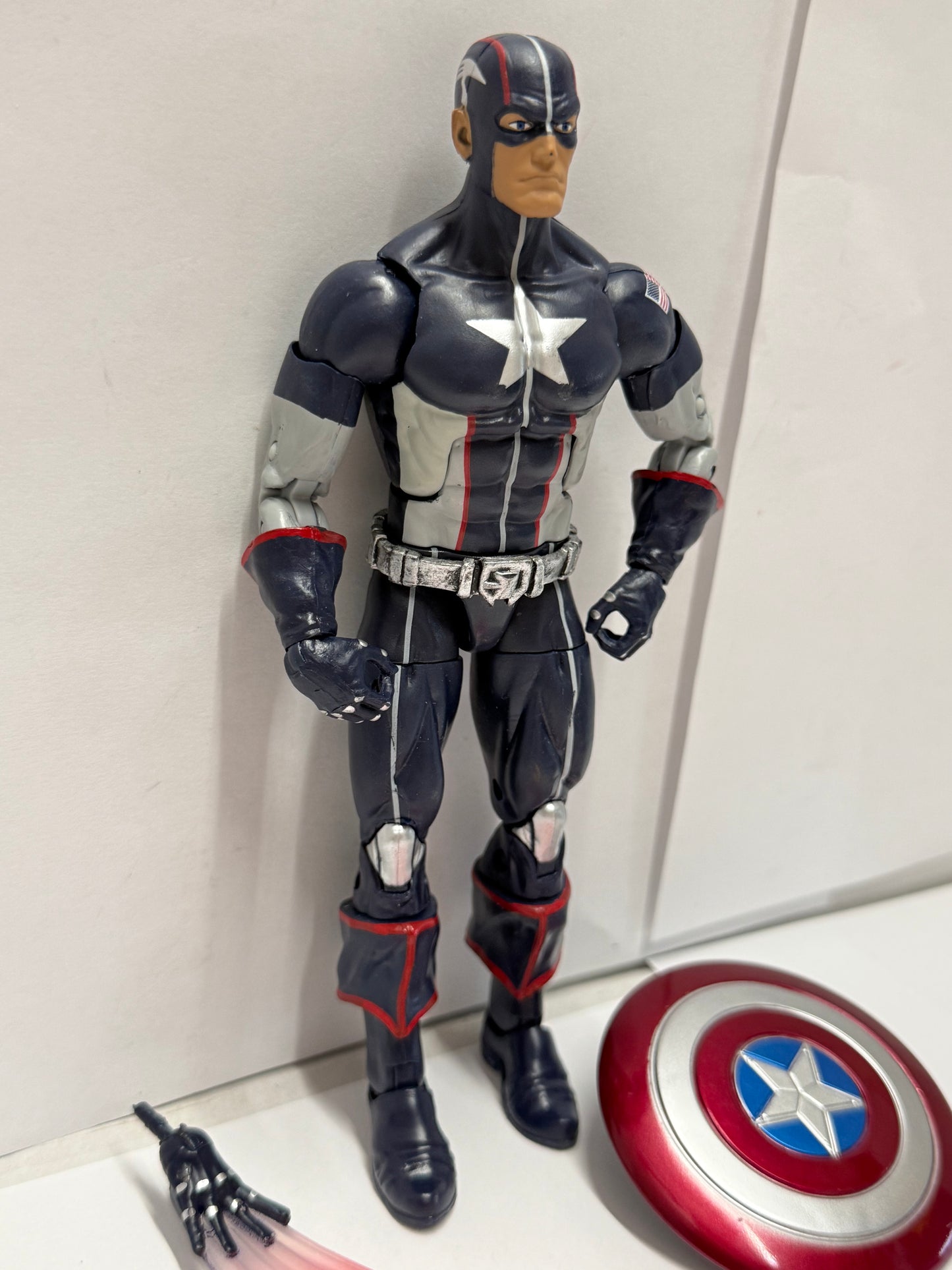 Hasbro Marvel Legends Secret Wars Captain America Action Figure 6” BAF