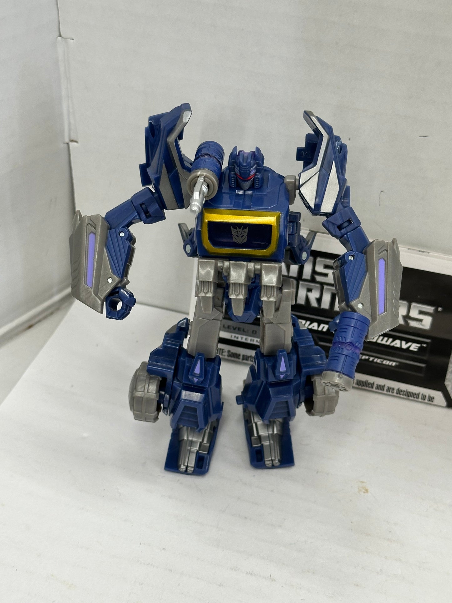 Hasbro Transformers Generations War For Cybertron WFC Deluxe Soundwave Complete