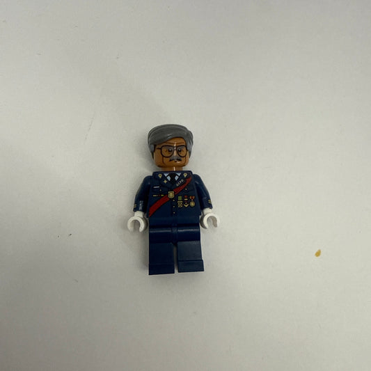 LEGO® Super Heroes Commissioner Gordon Minifigure Batman Red Sash DC 70908 sh326