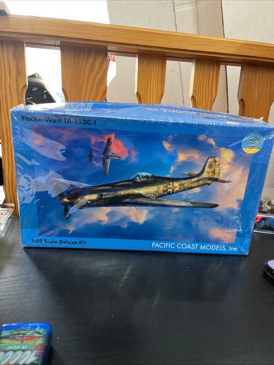 Pacific Coast model 1/32 Focke-Wulf TA-152C-1 Plastic