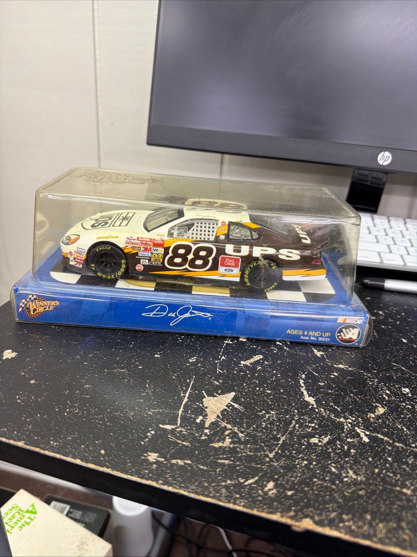 2002 Winner's Circle Dale Jarrett UPS #88 1:24 NASCAR Race Car NEW NIB