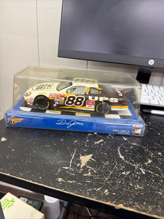 2002 Winner's Circle Dale Jarrett UPS #88 1:24 NASCAR Race Car NEW NIB