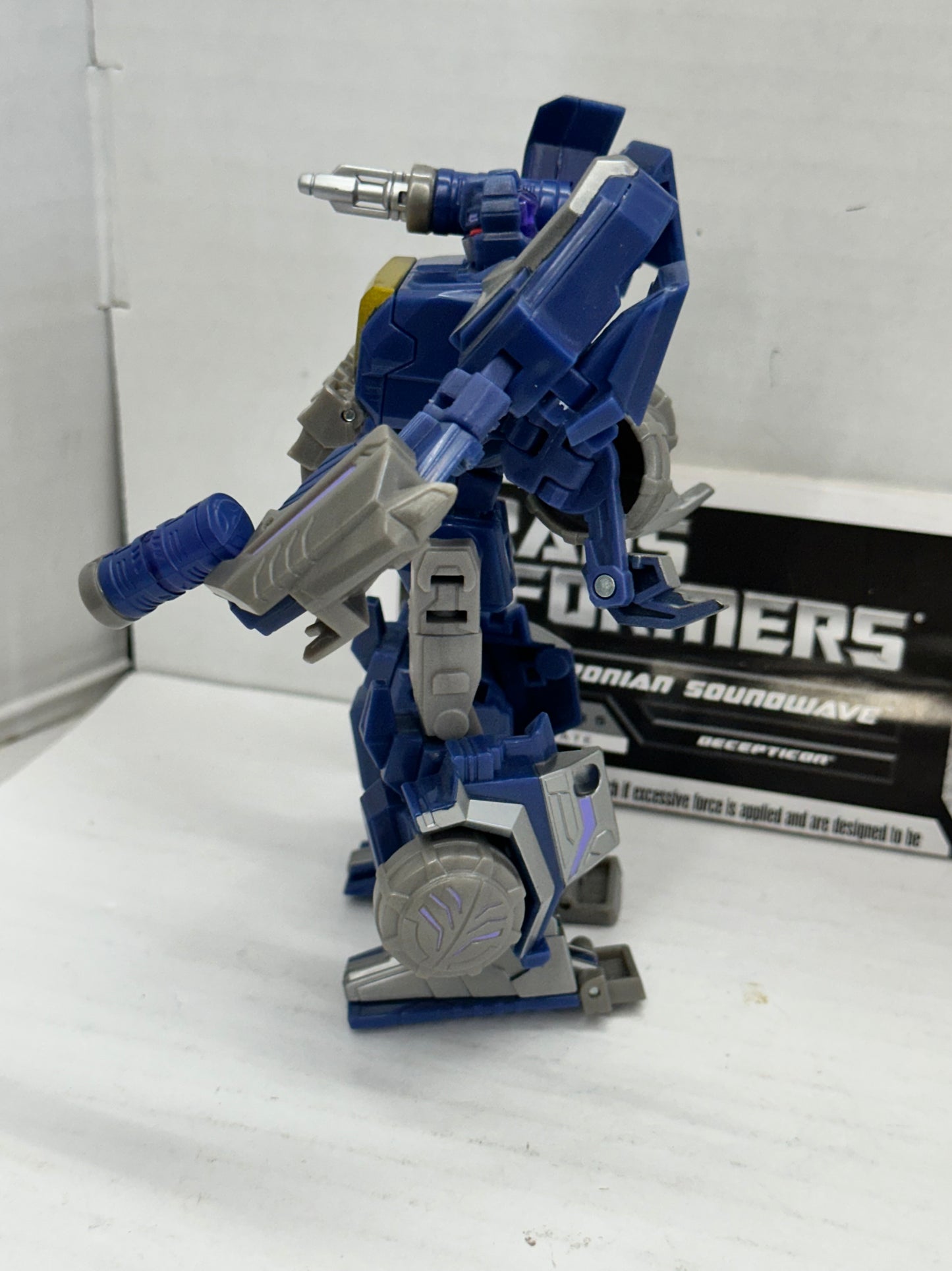 Hasbro Transformers Generations War For Cybertron WFC Deluxe Soundwave Complete