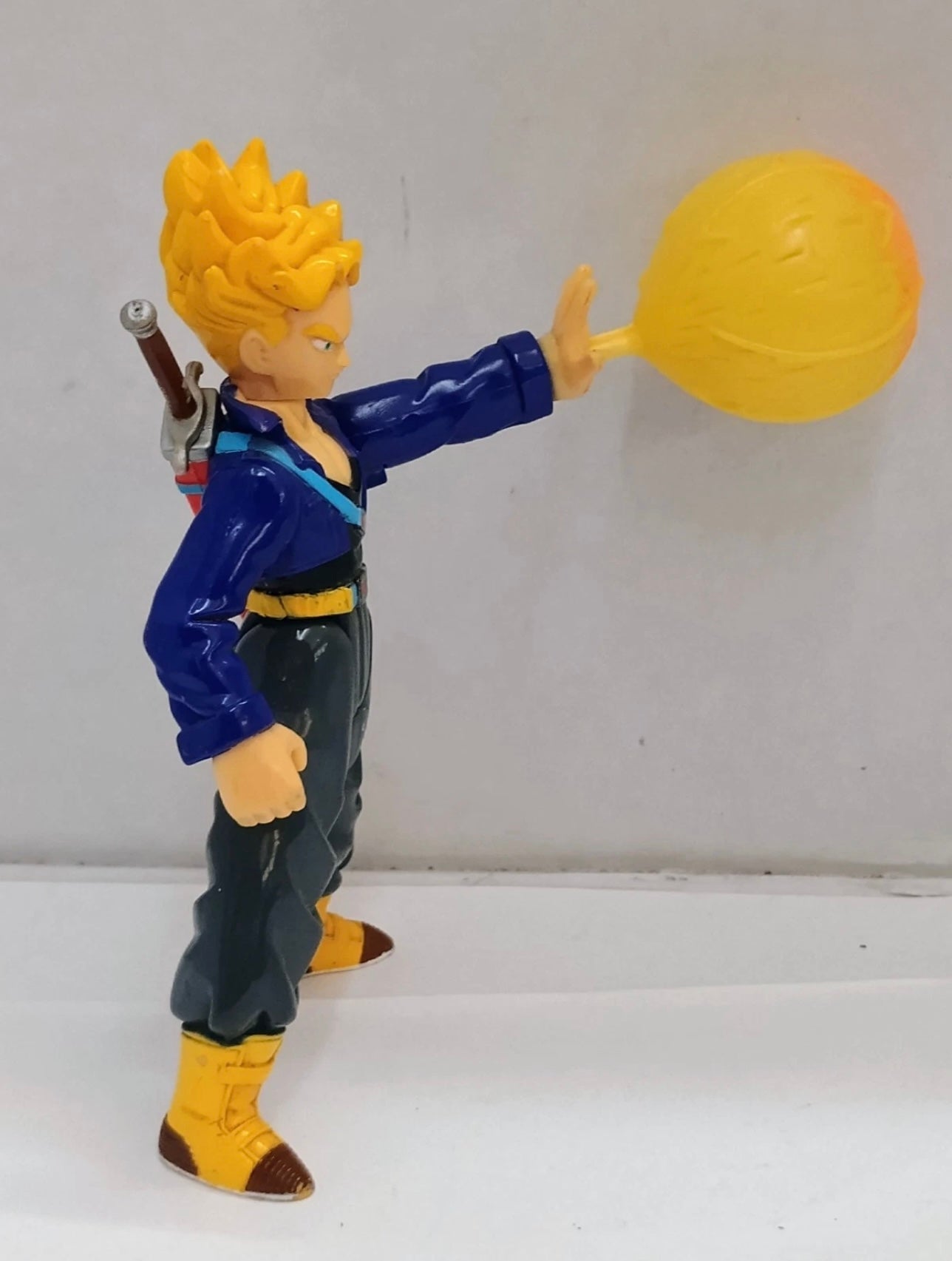 Dragon Ball Z Blasting Energy Figure: S.S. Future Trunks - Irwin Toy