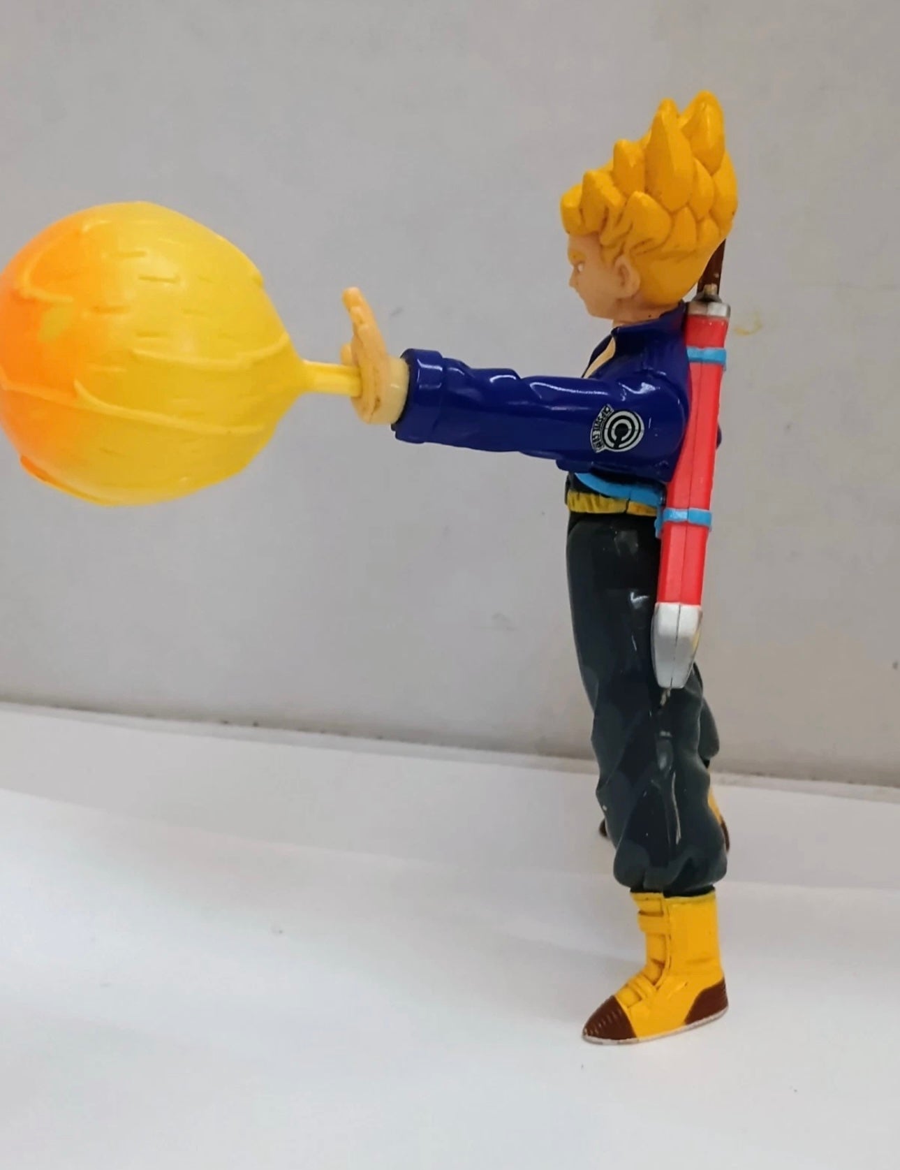 Dragon Ball Z Blasting Energy Figure: S.S. Future Trunks - Irwin Toy