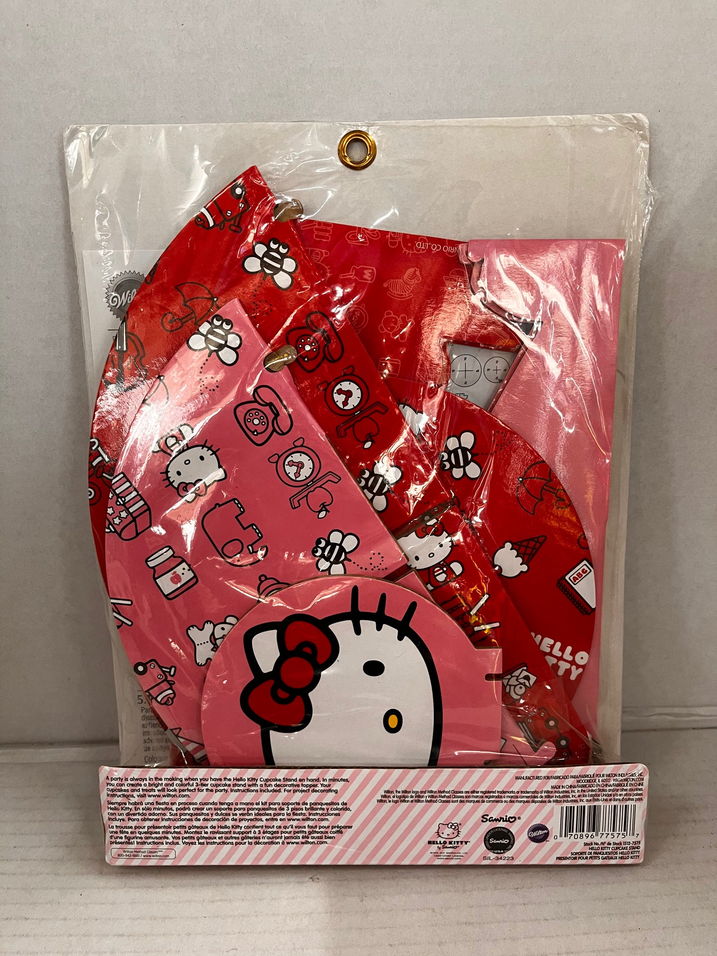 HELLO KITTY CUPCAKE STAND Holds 24 Cupcakes