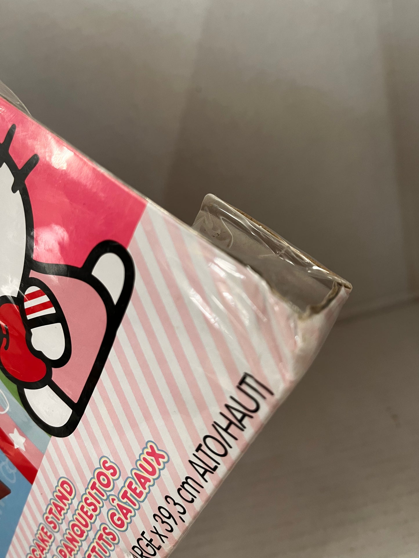 HELLO KITTY CUPCAKE STAND Holds 24 Cupcakes