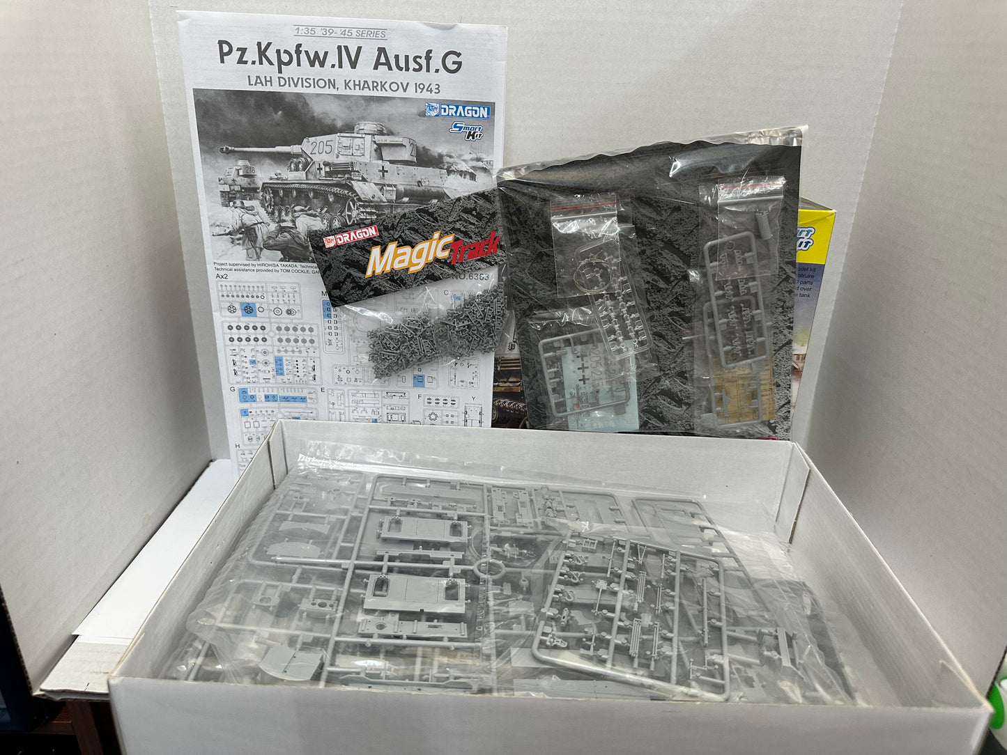 DRAGON 1/35 6363 Pz.Kpfw.IV Ausf.G LAH Division (Kharkov 1943) Open Box