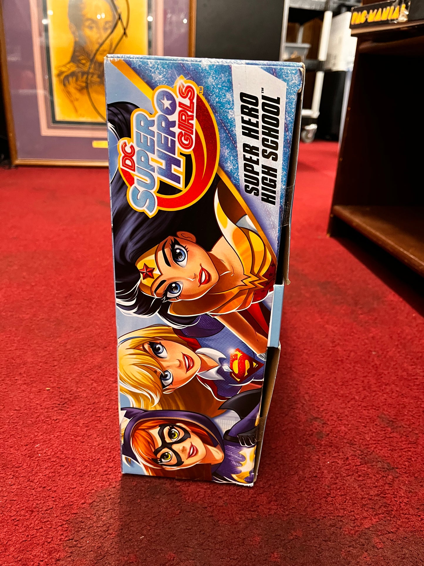 DC Super Hero Girls "JUMP INTO ACTION" With  "BATGIRL" FIGURE