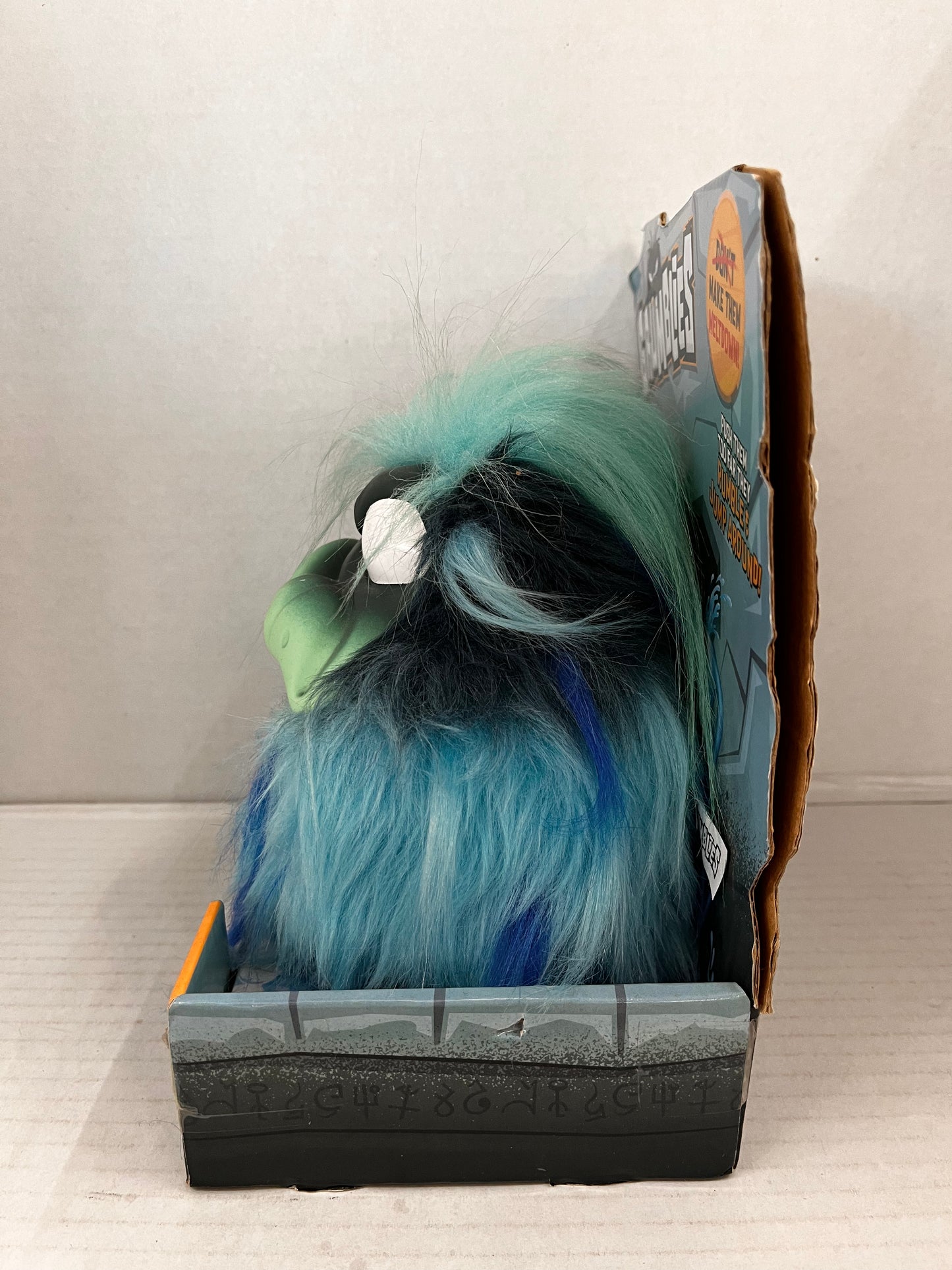 Pomsies Grumblies Hydro Plush Interactive Surfer Toy - Blue