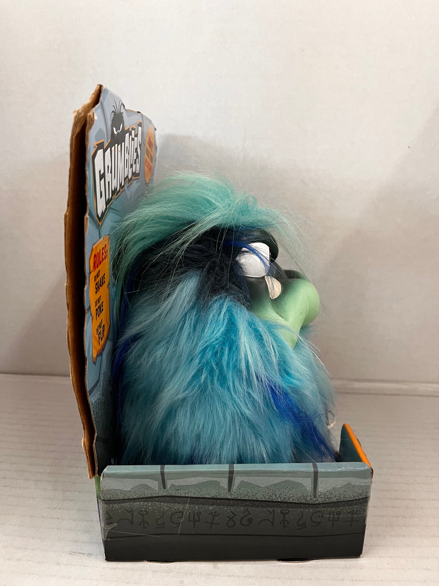 Pomsies Grumblies Hydro Plush Interactive Surfer Toy - Blue