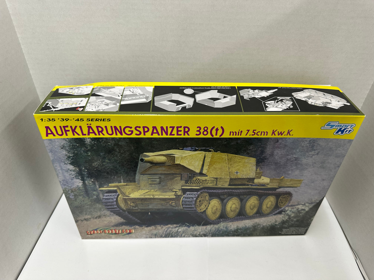 Cyber Hobby 1/35th Aufklarungspanzer 38t mit 7.5cm KwK Kit No. 6310