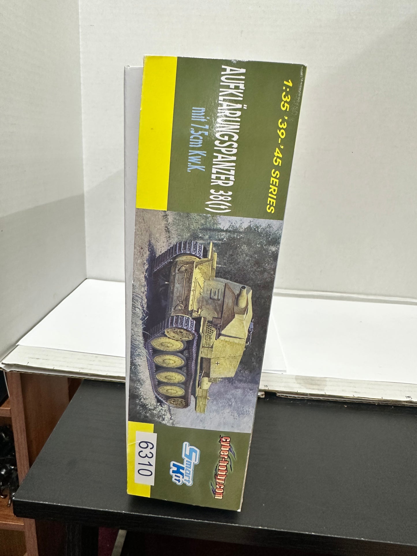 Cyber Hobby 1/35th Aufklarungspanzer 38t mit 7.5cm KwK Kit No. 6310