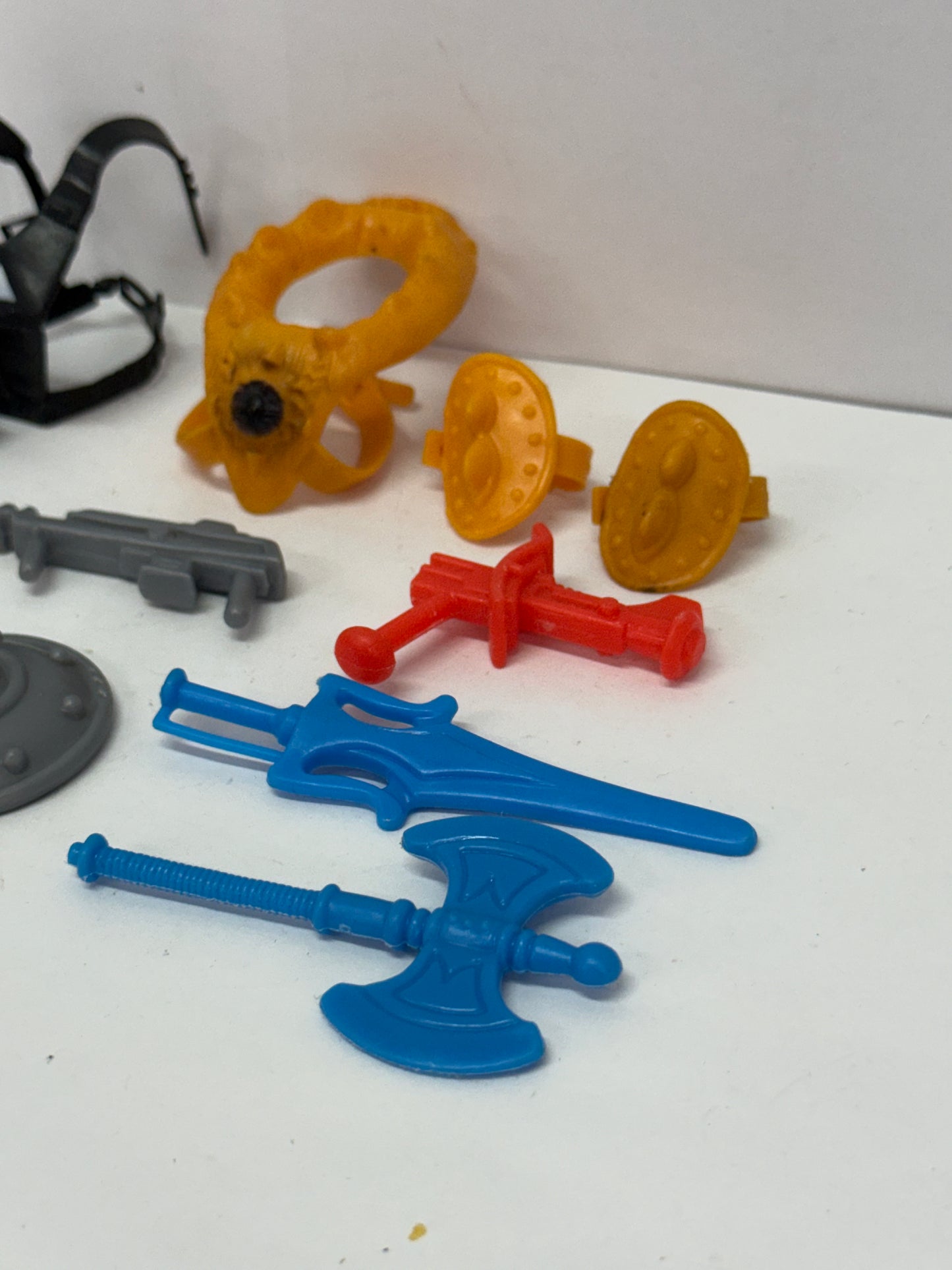 Vintage HE-MAN MOTU Masters of the Universe Weapons Pack Near Complete #1