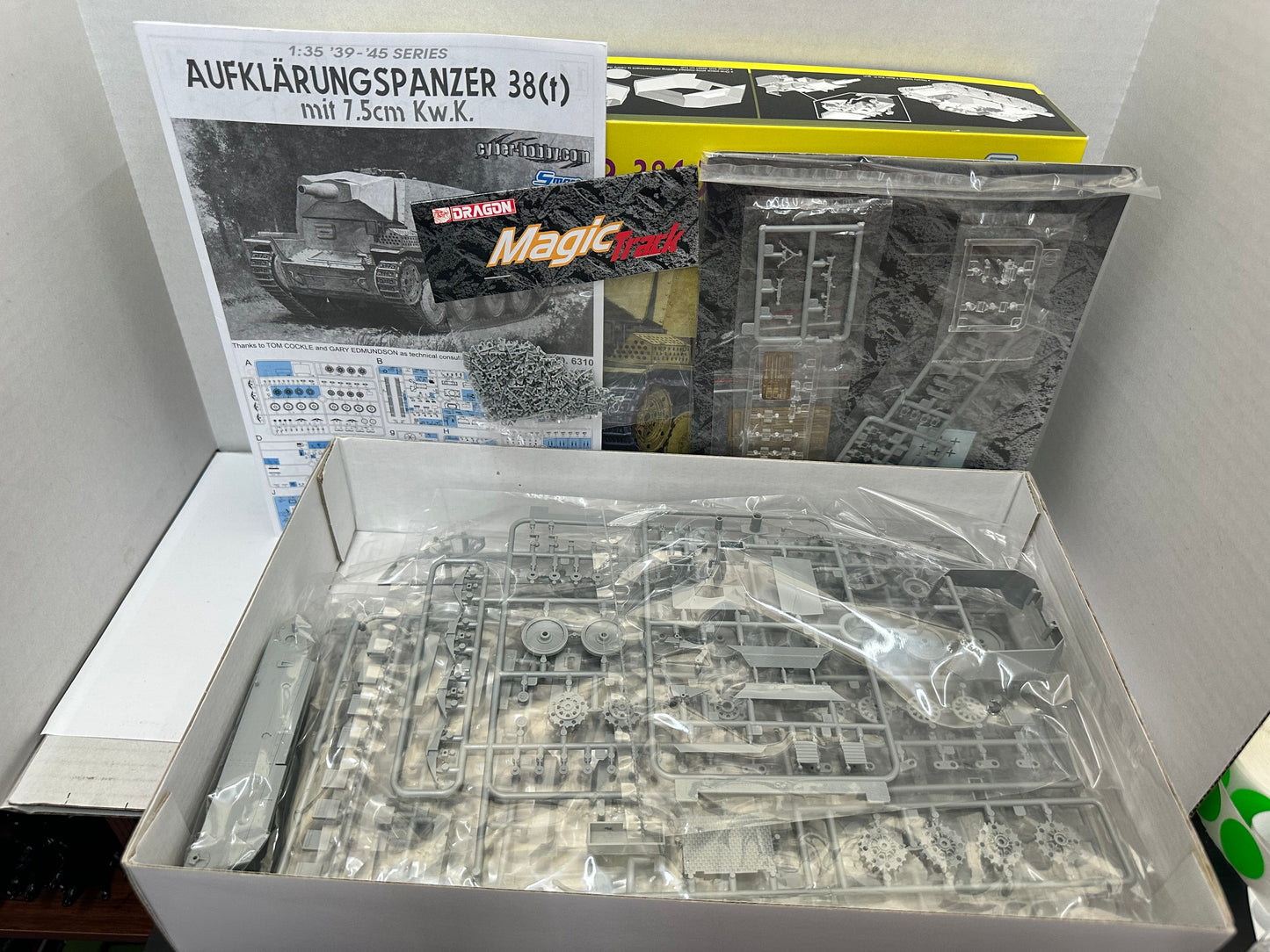 Cyber Hobby 1/35th Aufklarungspanzer 38t mit 7.5cm KwK Kit No. 6310