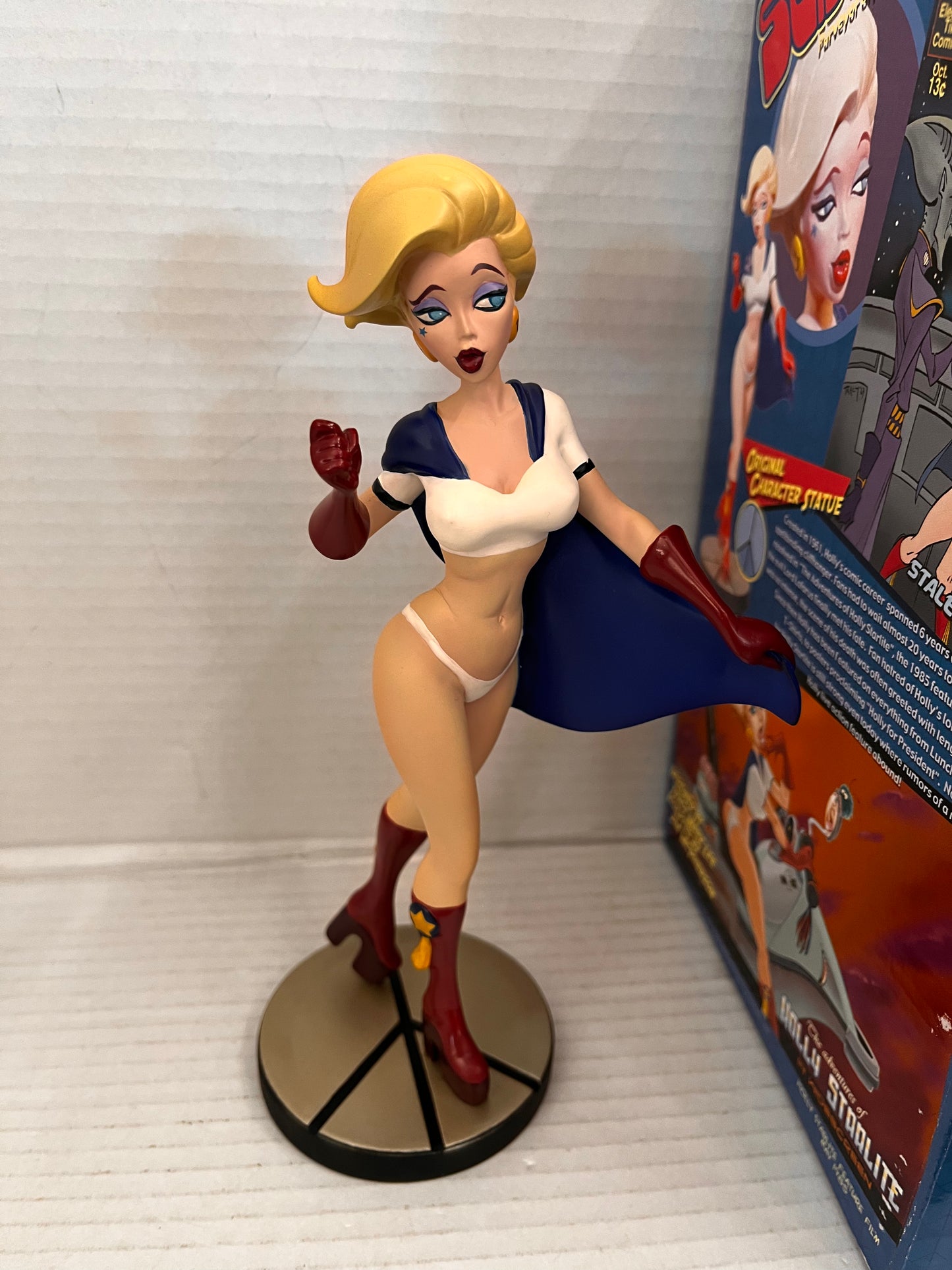 ELECTRIC TIKI HOLLY STARLITE STATUE 252/500