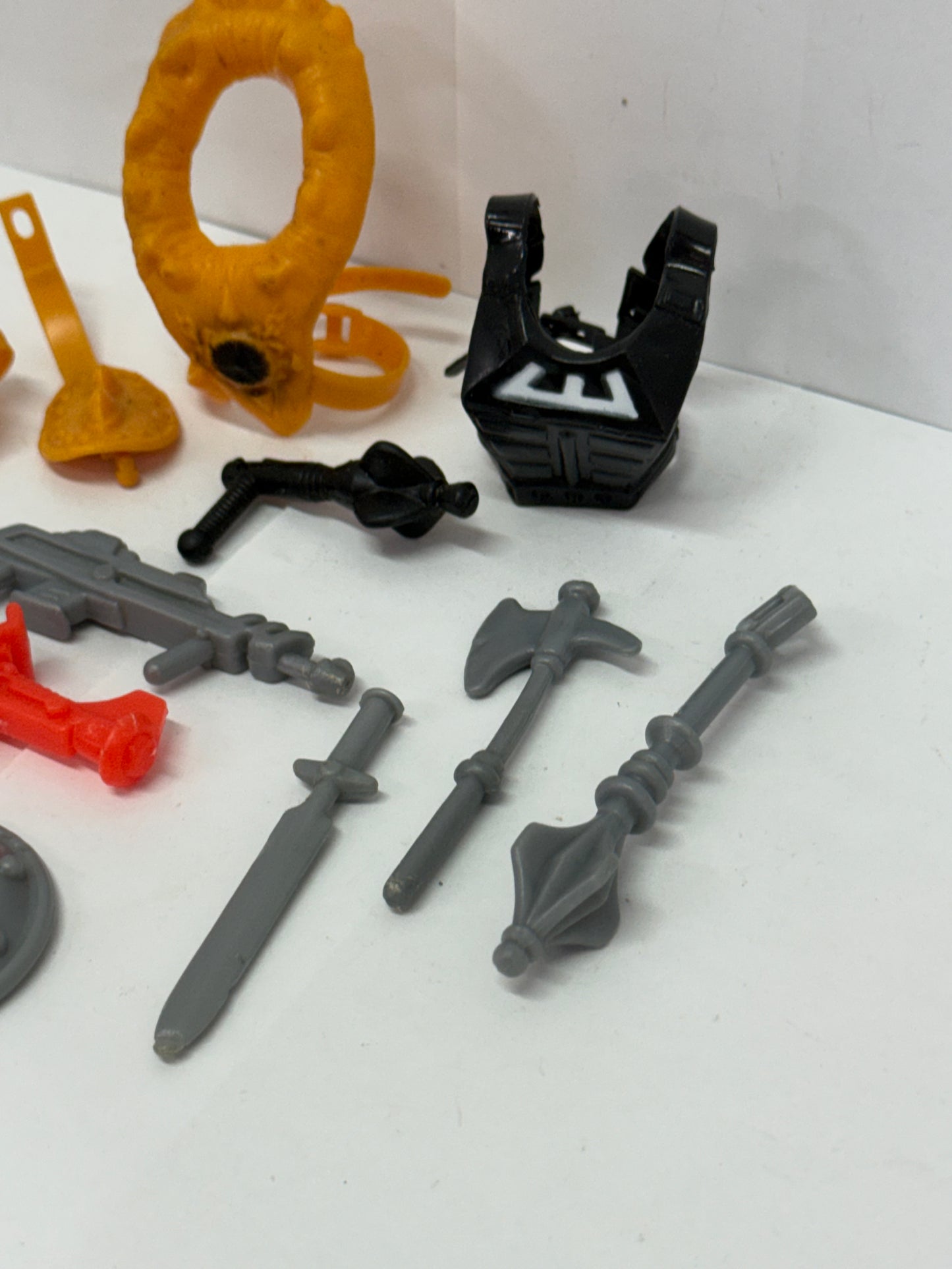 Vintage HE-MAN MOTU Masters of the Universe Weapons Pack Near Complete #4