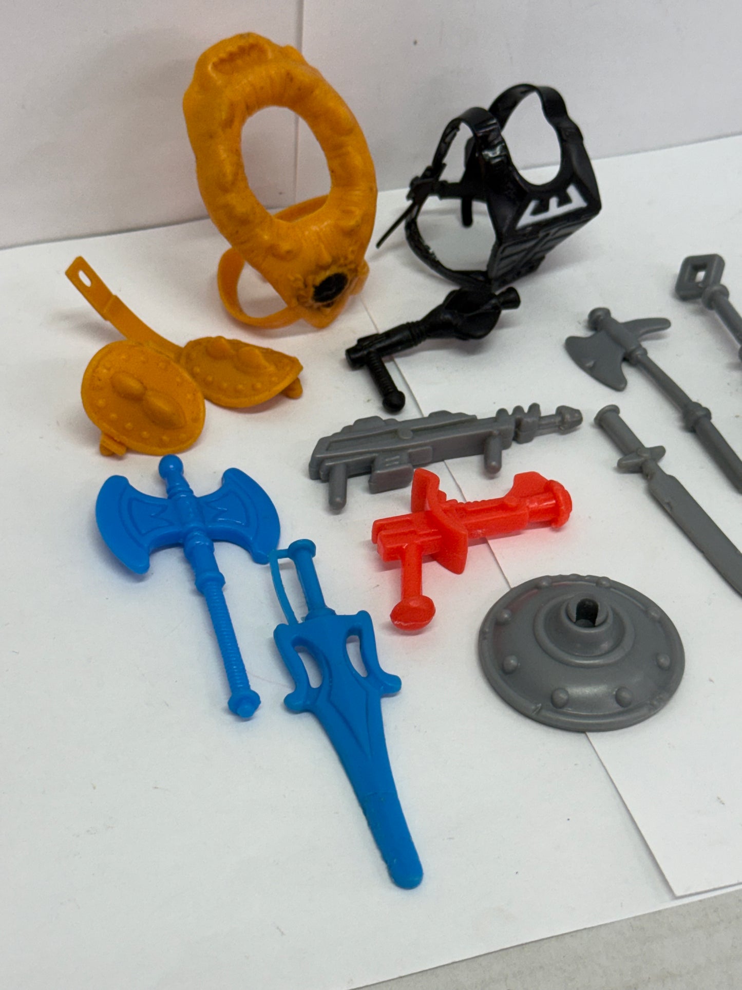 Vintage HE-MAN MOTU Masters of the Universe Weapons Pack Near Complete #4