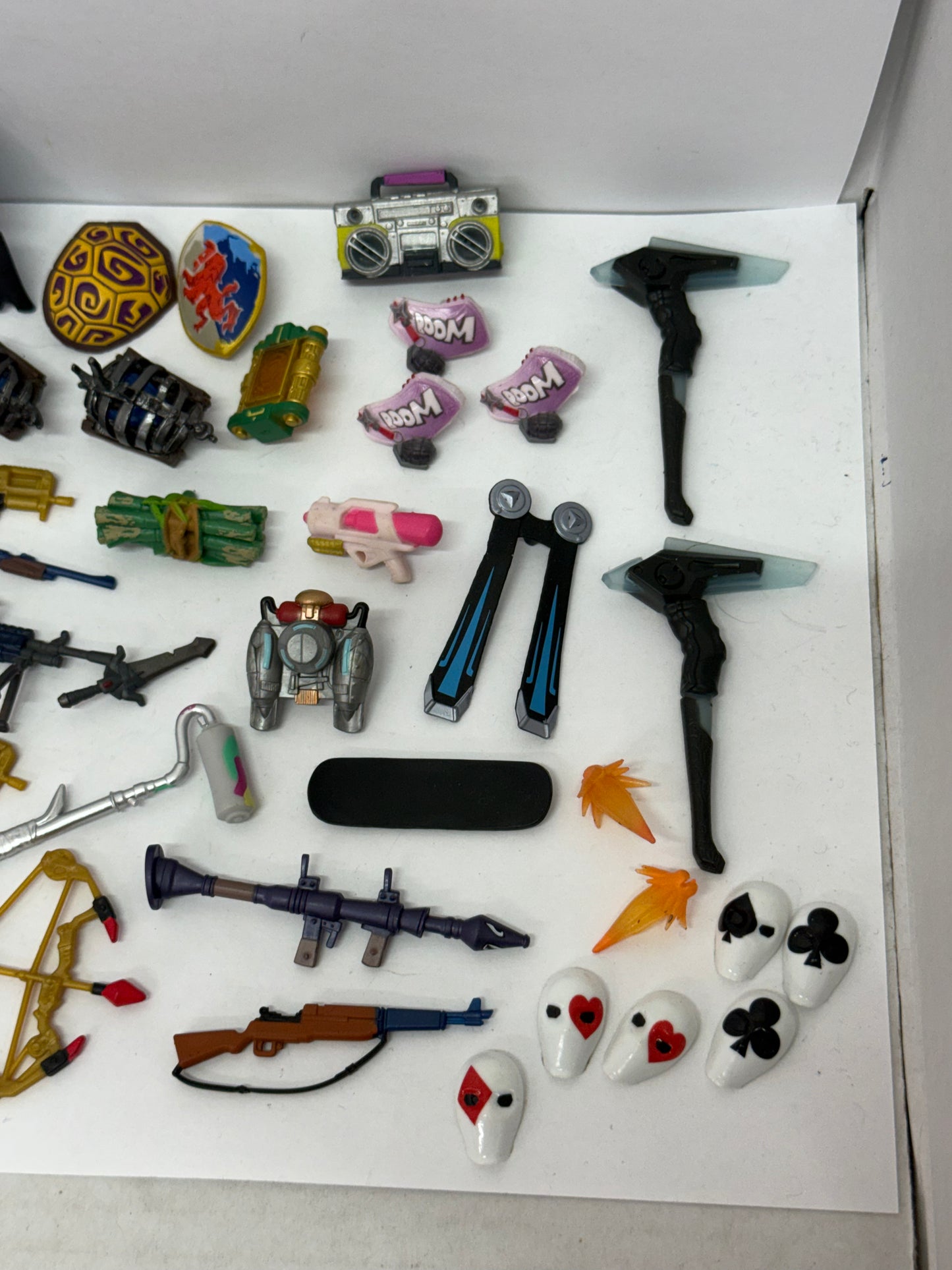 LOT of WEAPONS / ACCESSORIES for FORTNITE Figures - 72 Pieces
