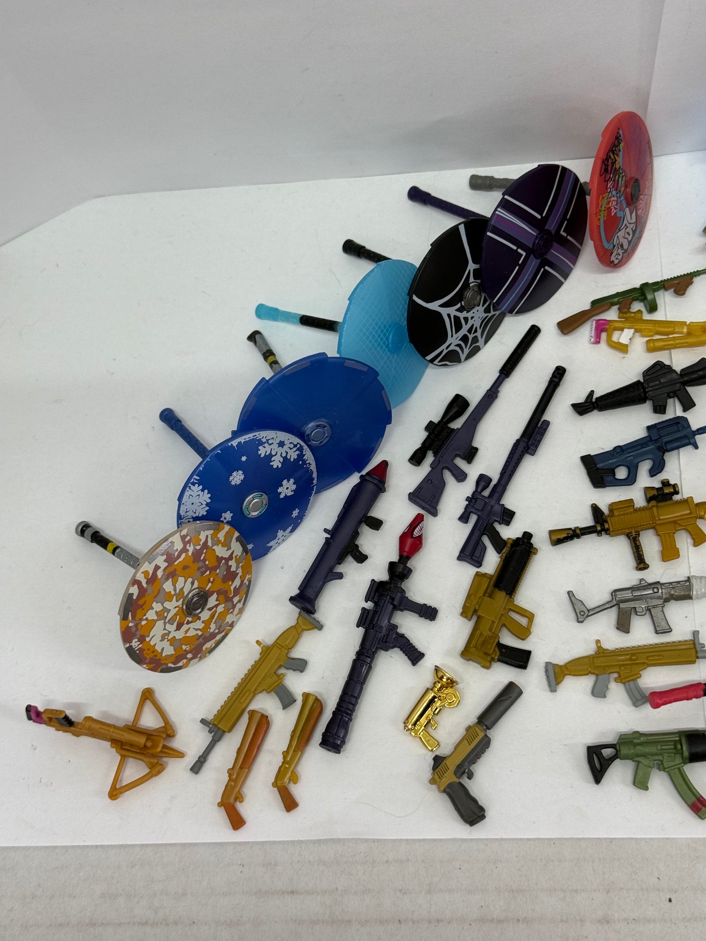 LOT of WEAPONS / ACCESSORIES for FORTNITE Figures - 72 Pieces