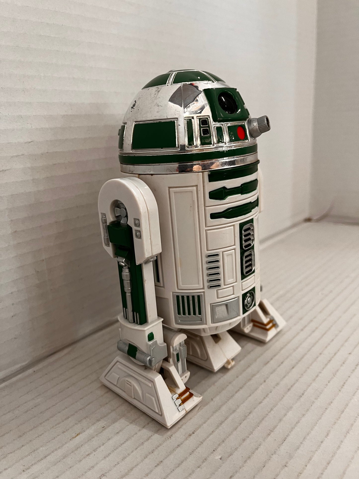 Rare Vintage 1997 Hasbro Kenner Star Wars R2-D2 Green Action Figure