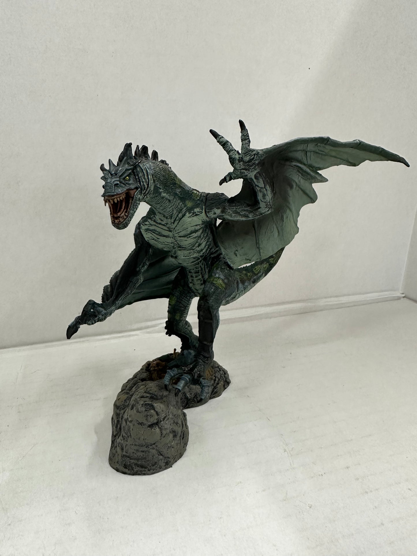 Mcfarlane's Dragons Quest For The Lost King Series 2 Berserker Dragon 2005 Loose