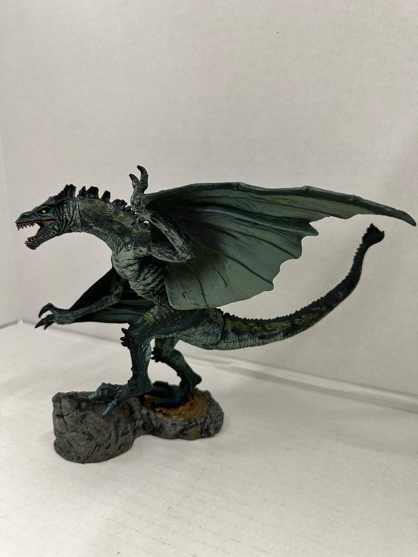 Mcfarlane's Dragons Quest For The Lost King Series 2 Berserker Dragon 2005 Loose