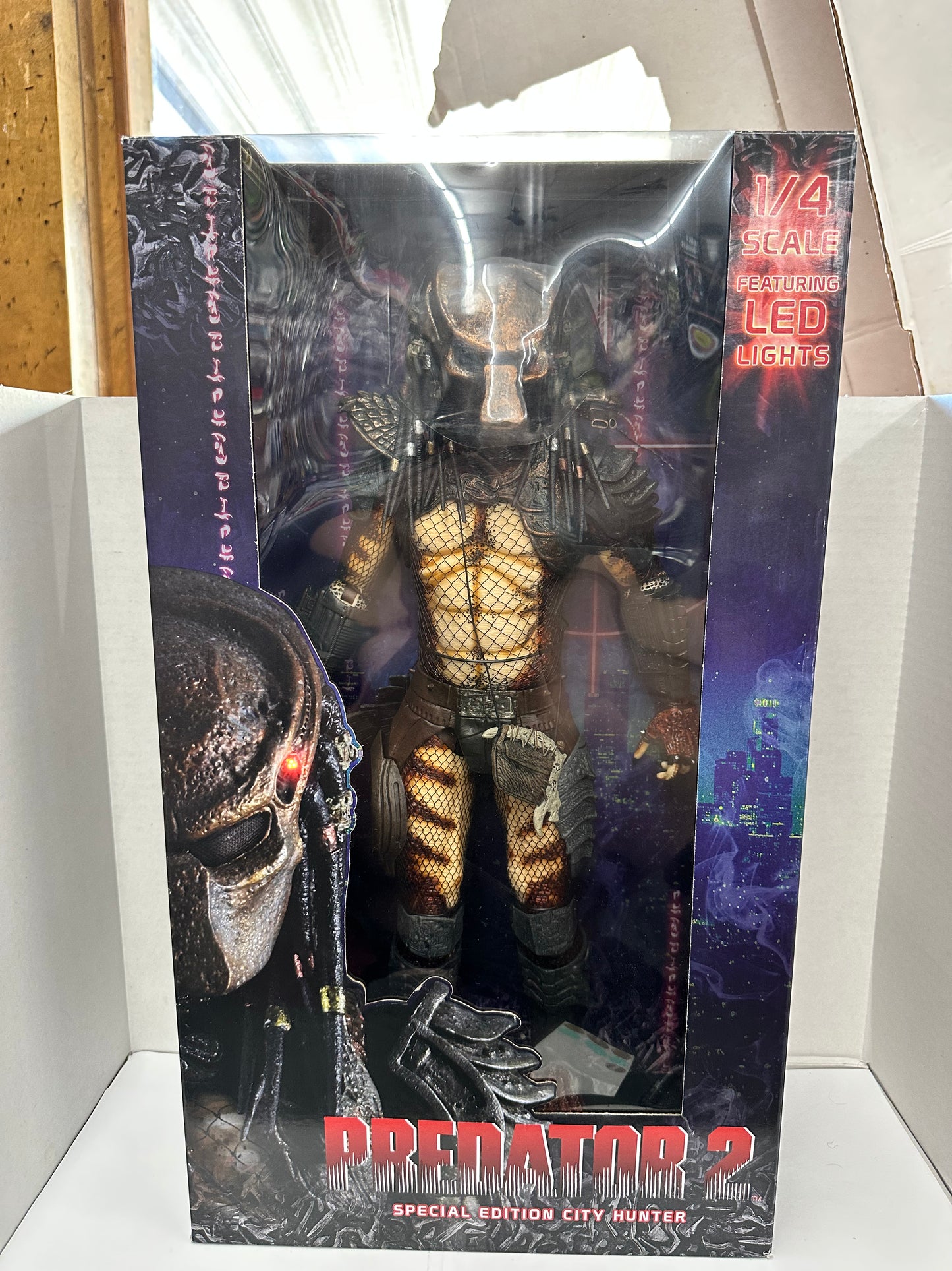 NECA Reel Toys Predator 2 Special Edition City Hunter 1/4 Scale 18” figure