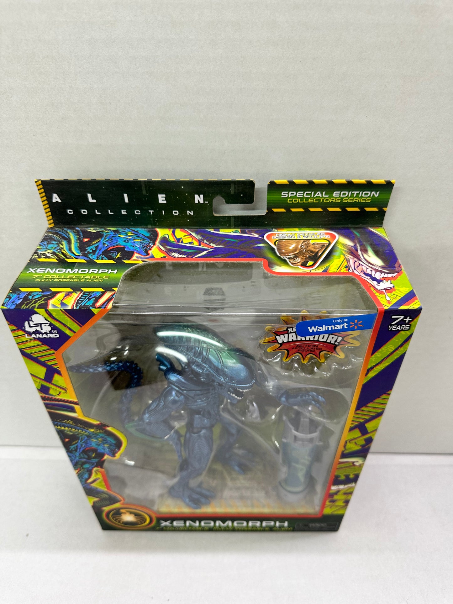 NEW Lanard Xenomorph Alien Collection Warrior & Canister Walmart Exclusive 2021