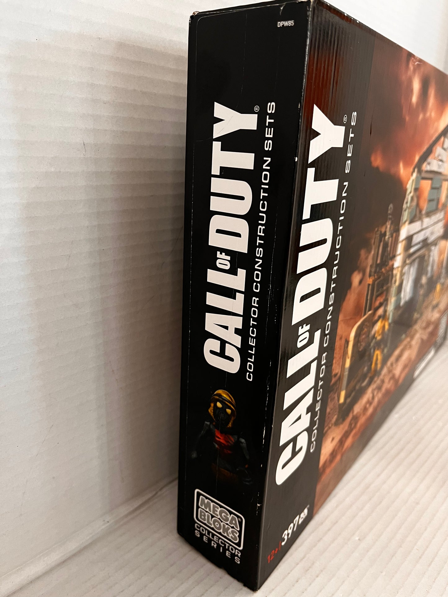 2016 Mega Bloks Call Of Duty DPW85 Zombies Nuketown SEALED and NEW