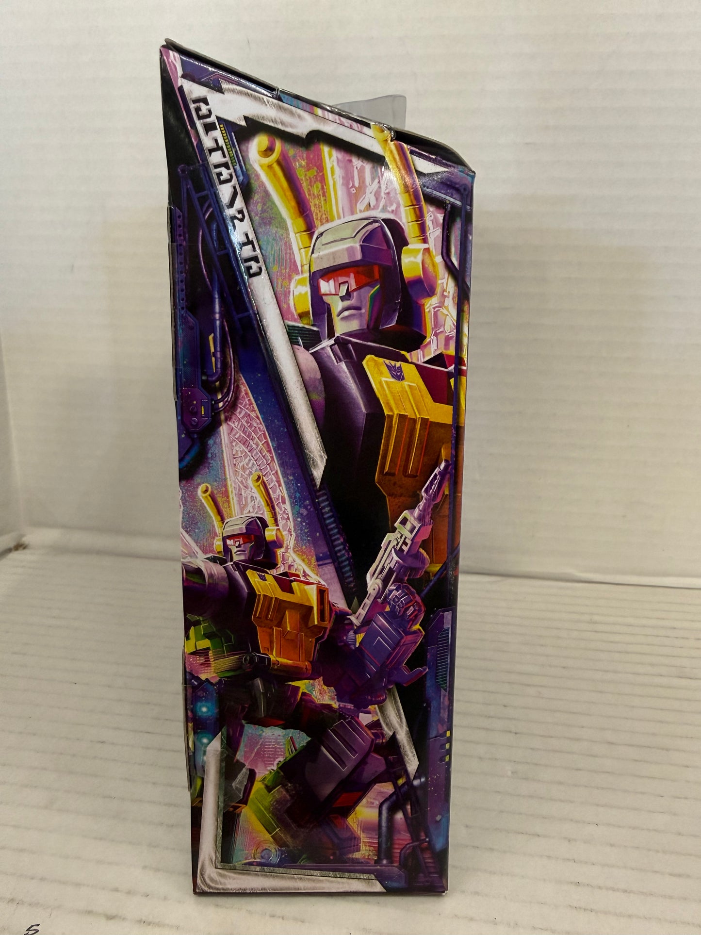 Hasbro Transformers Generations Legacy Deluxe Class Insecticon Kickback