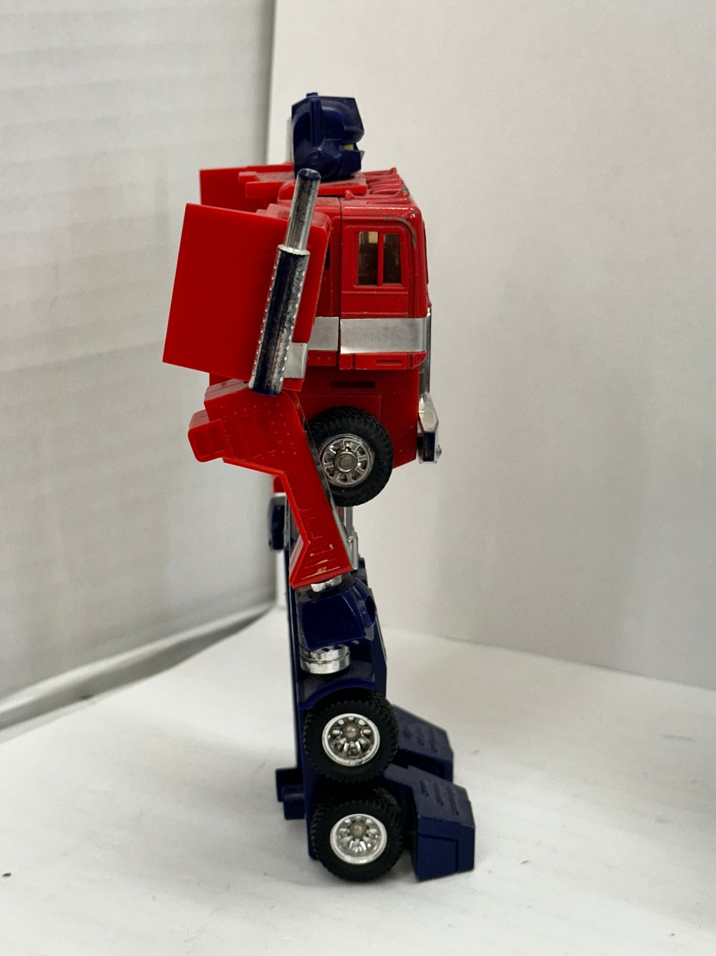 Optimus Prime 100% Complete Vintage 1985 G1 Transformer Hasbro Action Figure
