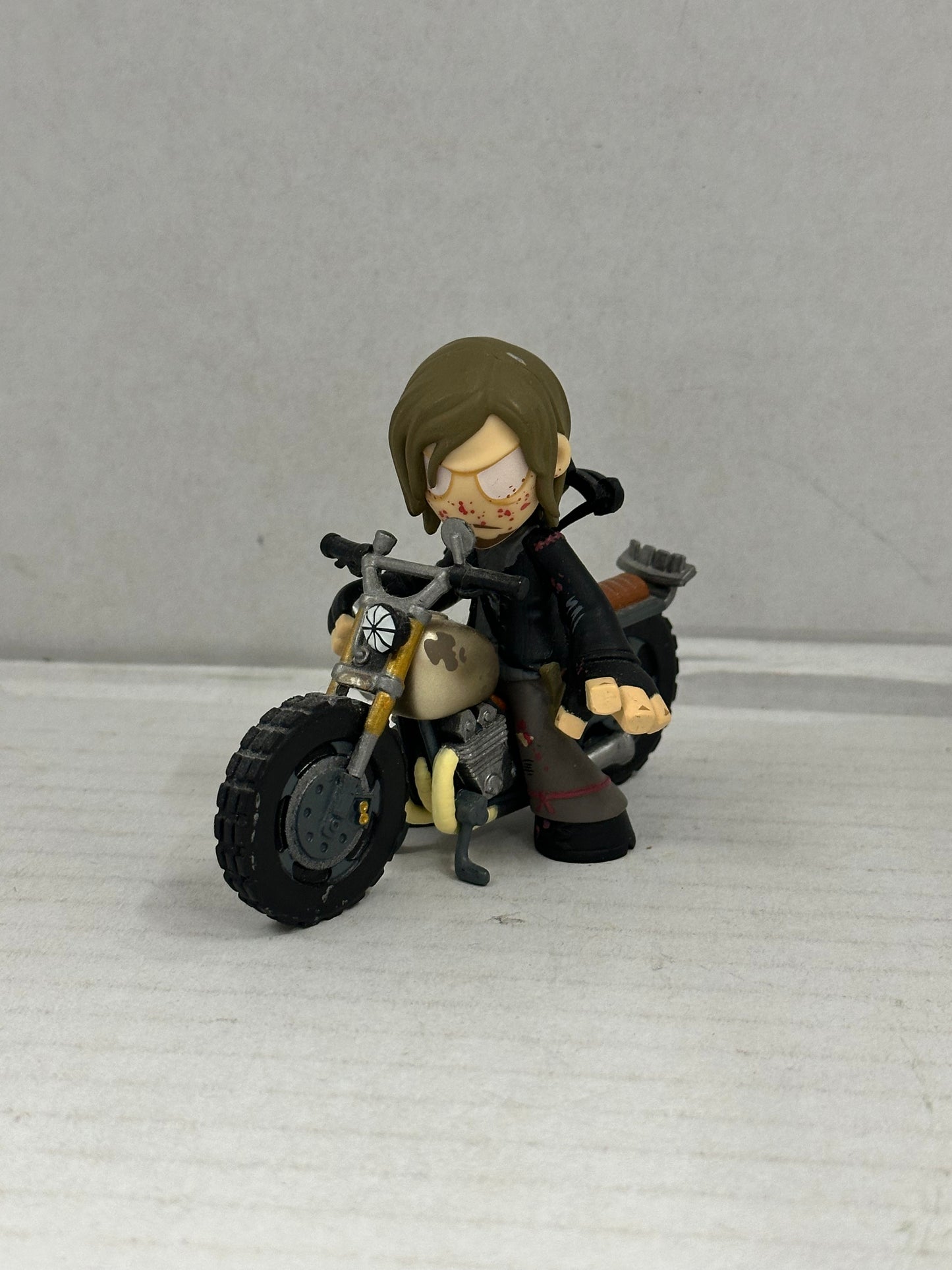 FUNKO MYSTERY MINIS WALKING DEAD S4 BLOODY DARYL DIXON KNIFE CROSSBOW + BIKE