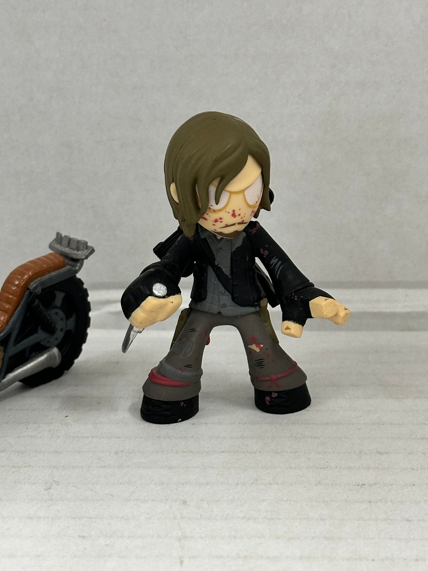 FUNKO MYSTERY MINIS WALKING DEAD S4 BLOODY DARYL DIXON KNIFE CROSSBOW + BIKE