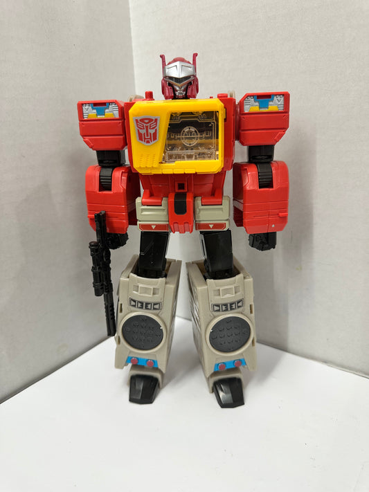 Transformers Generations Blaster and Twin Cast Titans Return Leader Class