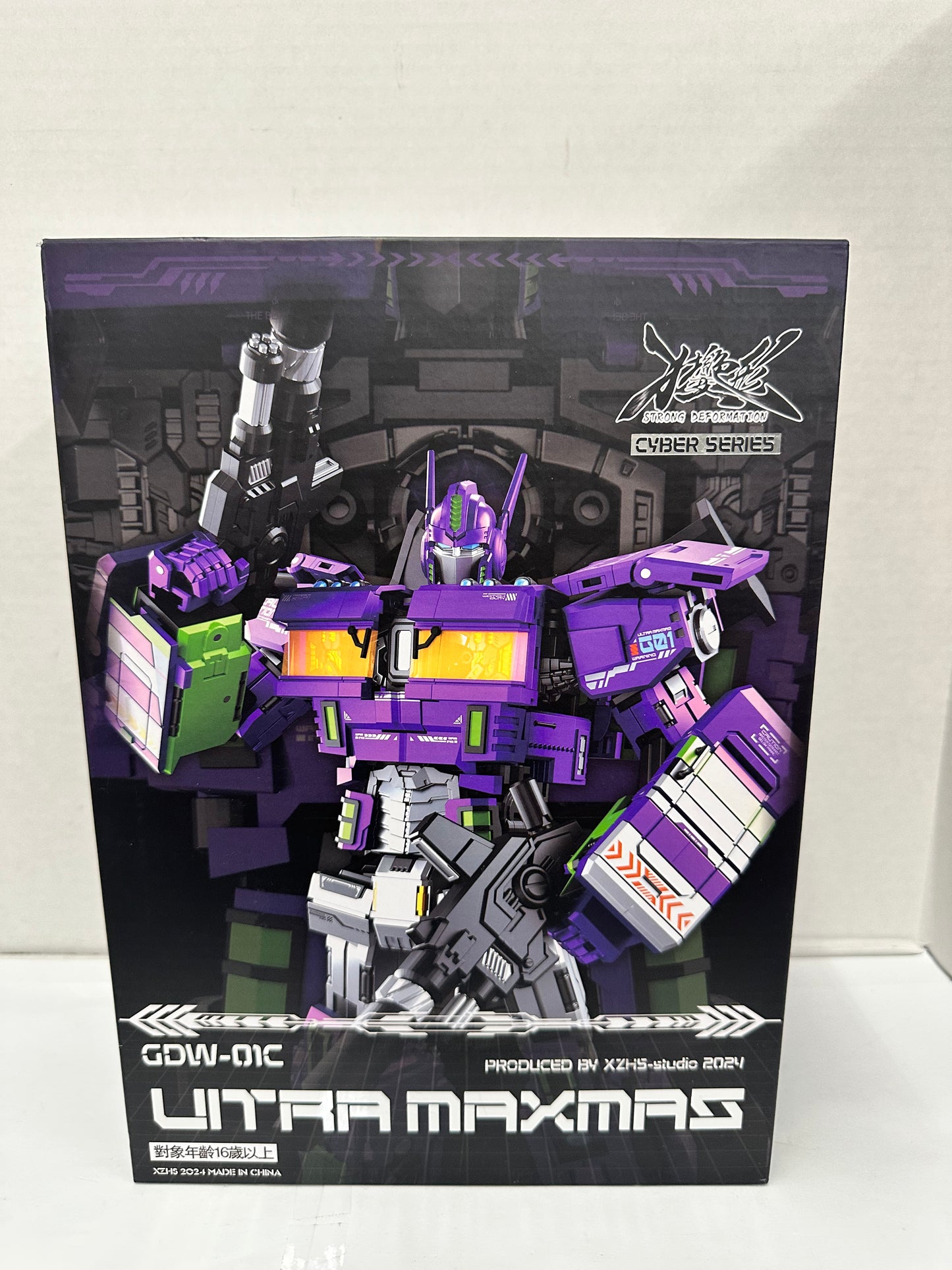 Strong Deformation Cyber Series GDW-01C Ultra Maxmas Figure